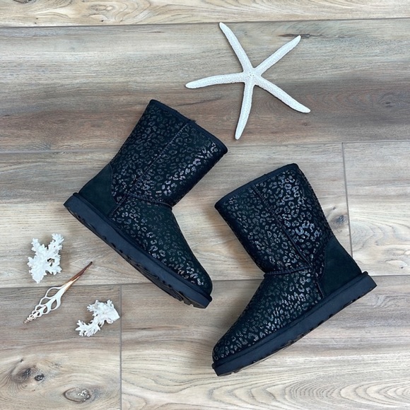 🍃🔆UGG- CLASSIC SHORT SNOW LEOPARD BOOTS🔆🍃 - Picture 2 of 14